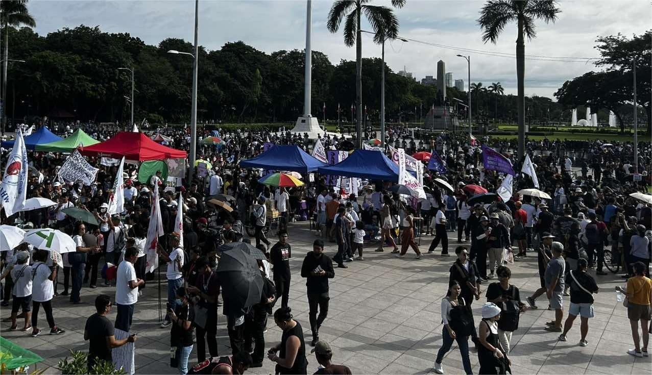 Massive Anti-Corruption Protests Erupt Over Flood Control Projects
